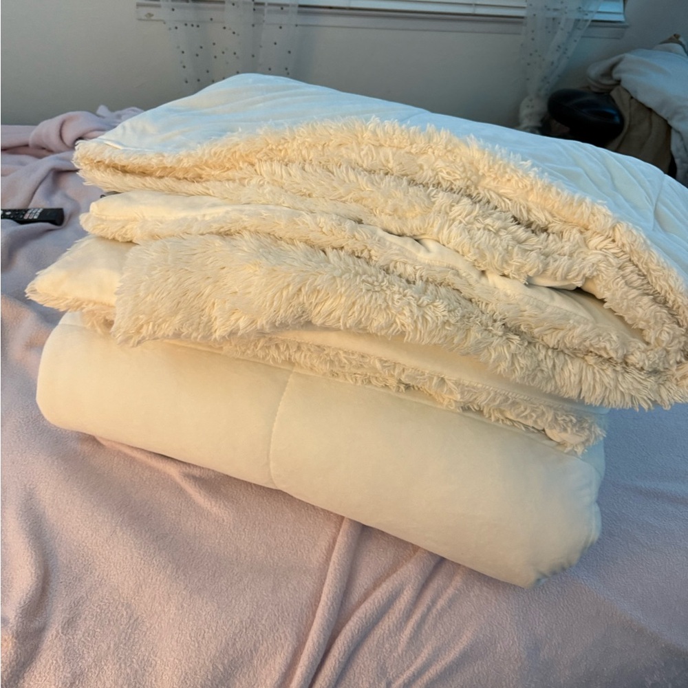 Luxurious Cream Bedding Set